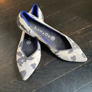 Never worn camp flats. Washable and stretchy. The best flat ever!